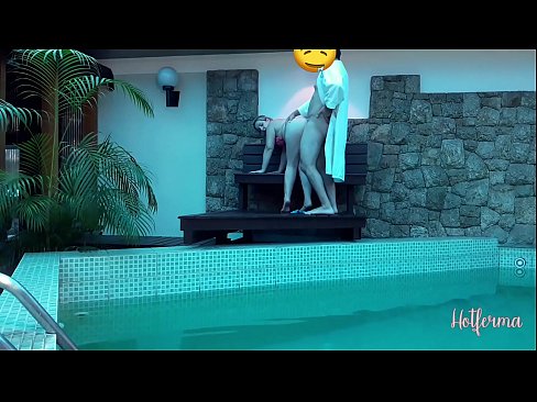 ❤️ Bos menjemput pembantu rumah ke kolam, tetapi tidak dapat menahan panas ❤❌ Video persetan pada kami ❌❤