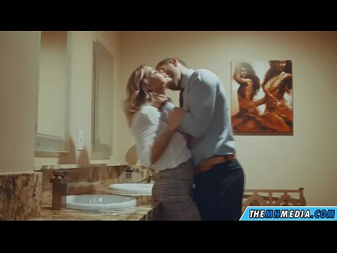 ❤️ Apabila awek berambut perang menggoda anda di tandas awam ❤❌ Video persetan pada kami ❌❤